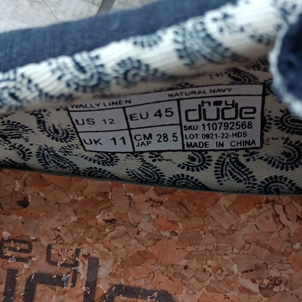 HEY DUDE..FLAW..SIZE 12 - Picture 5 of 8